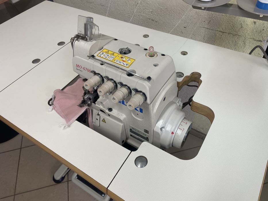 Owerlok czteronitkowy JUKO MO 6714 servo