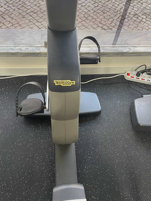 Technogym – Bicicleta Reclinada Excite 500 – Excelente Estado