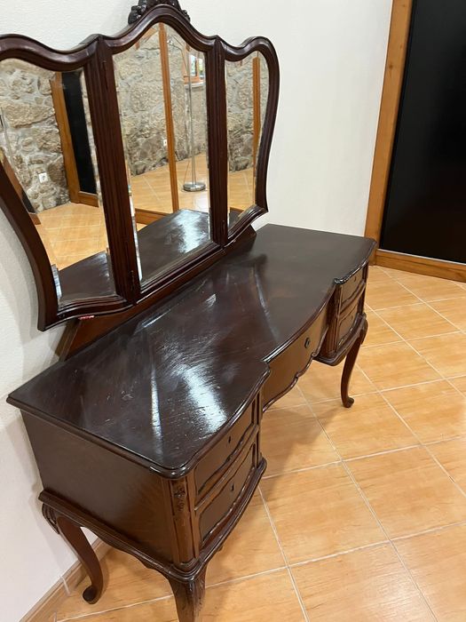 Cómoda vintage em madeira