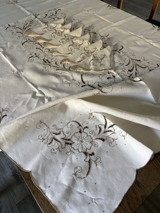 Toalha de mesa em linho com bordado manual 168x123 e 6 guardanapos