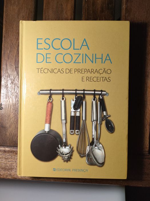 Vários livros de cozinha