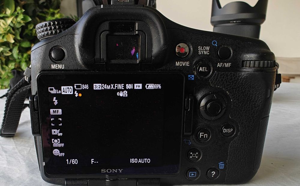 Vendo Máquina fotográfica  Sony Alpha SLT A77