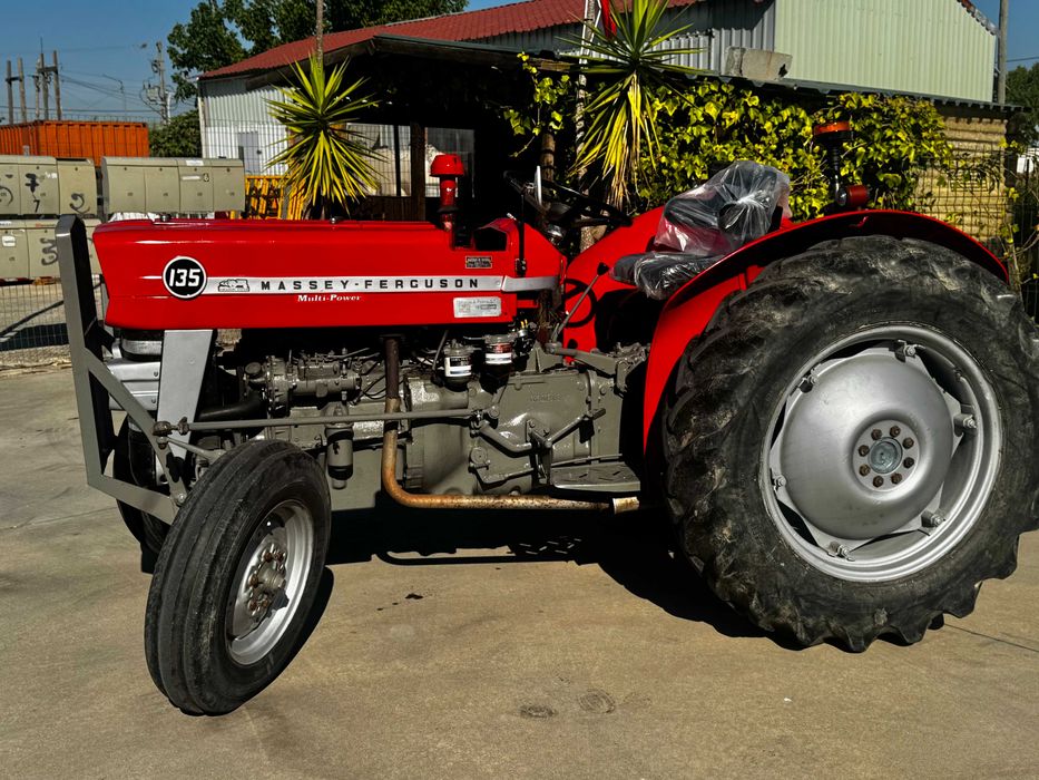 Vendo Trator MAssey Ferguson 135