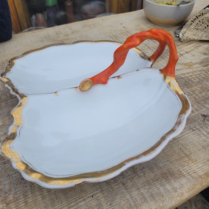Ceramiczna pater, naczynie wudzielne.
