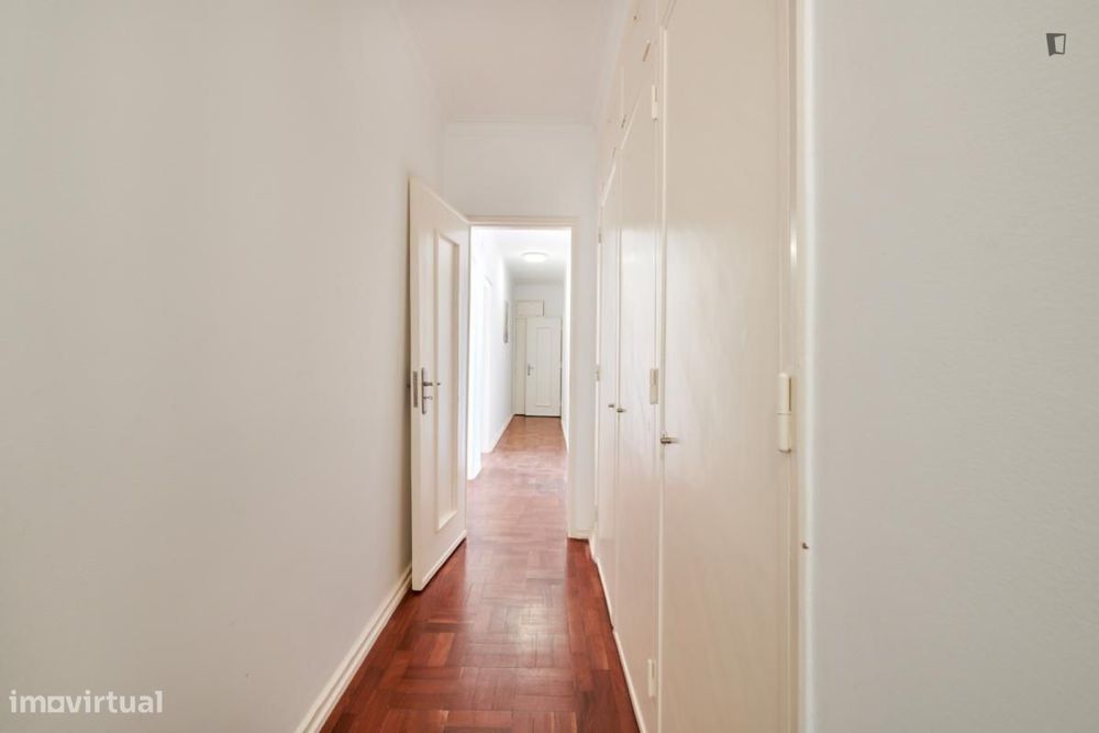 Quarto - localizado em Entrecampos Lisbon