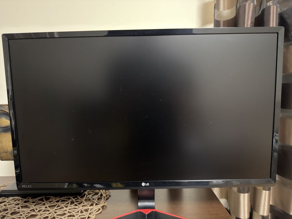 Monitor LG 24”cale