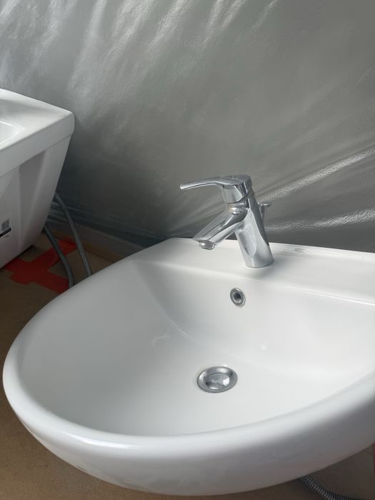 Продам умивальник Twyford зі змішувачем АМРМ
