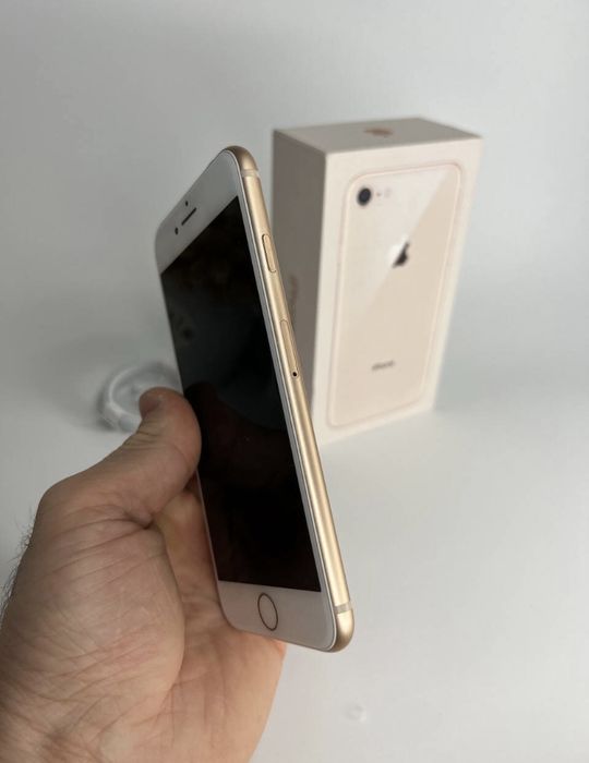 iPhone 8 на 64гб