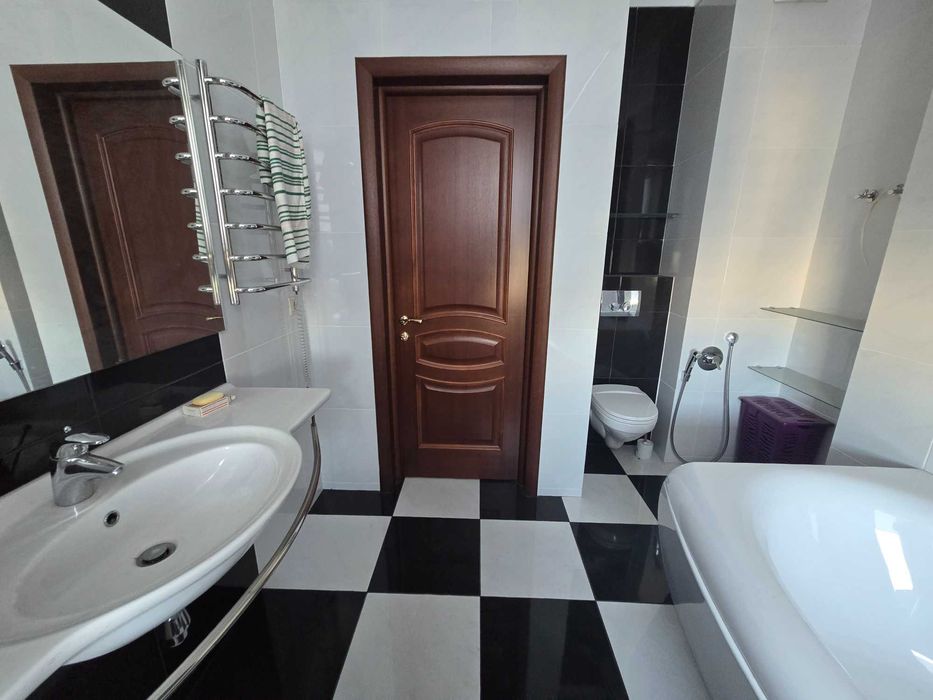 Оренда 3-кімнатної квартири по вул. Січневих Стрільців (Артема) 52А