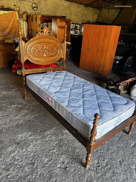 Vendo cama de solteiro completa