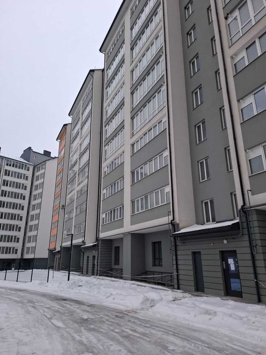 Продаю панорамну 4кімнатну квартиру на березі річки.Газифікована.110м2