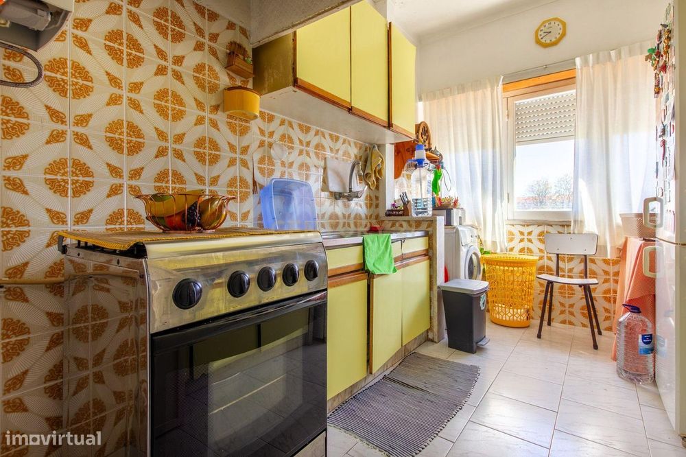 Barreiro - Apartamento de 3 assoalhadas com elevador e varanda — Alto Do Seixalinho, Santo André E Verderena, Setúbal