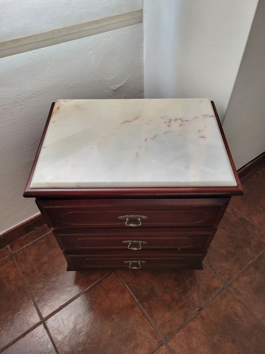 Mesinha de cabeceira