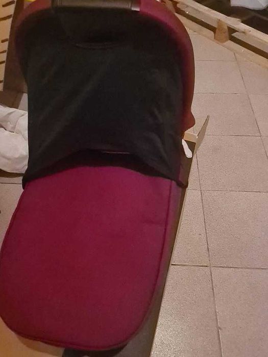 Carrinho Bébé marca NUNA + ovo JOIE e base isofix