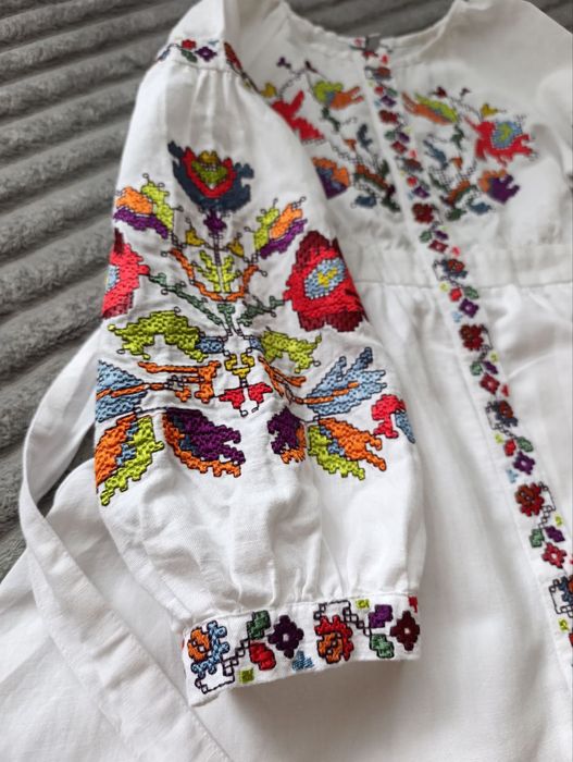 Вишите плаття  на зріст 146 для особливих моментів і свят.