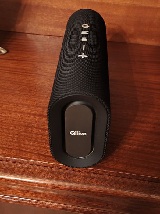 Coluna Qilive com caixa