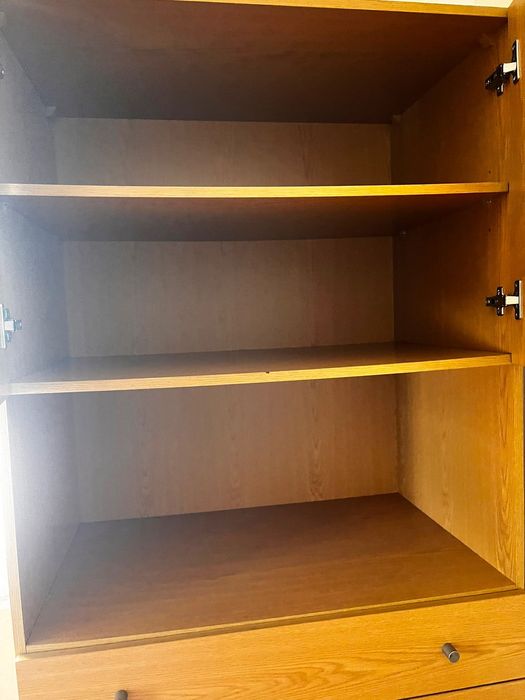 Armário alto de arrumação com portas, gavetas e prateleiras