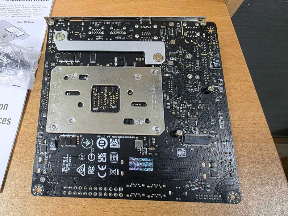 Материнська плата MSI  MPG B650i EDGE WIFI