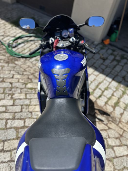 Yamaha R6 “02, mota em excelente estado de conservação