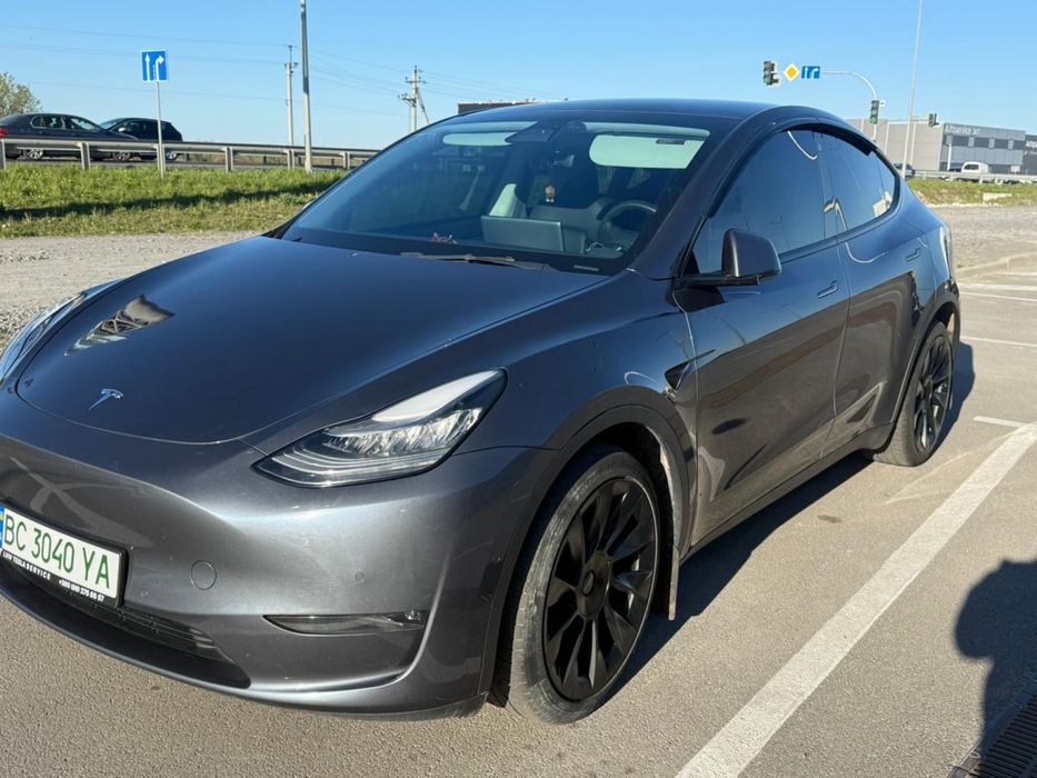 Tesla Model Y dual motor 2021