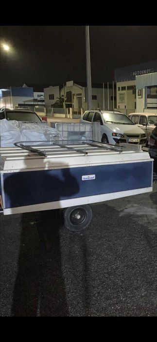 Auto tenda em bom estado geral, esta equipada, praticamente nova..