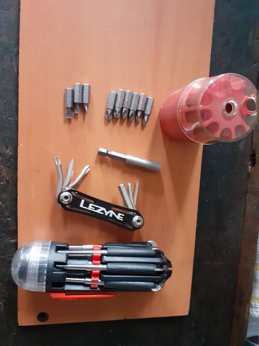 Key set with flashlight.436329693945548800