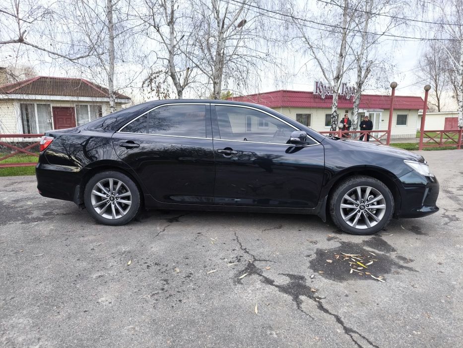 Продам Toyota Camry офіційна.