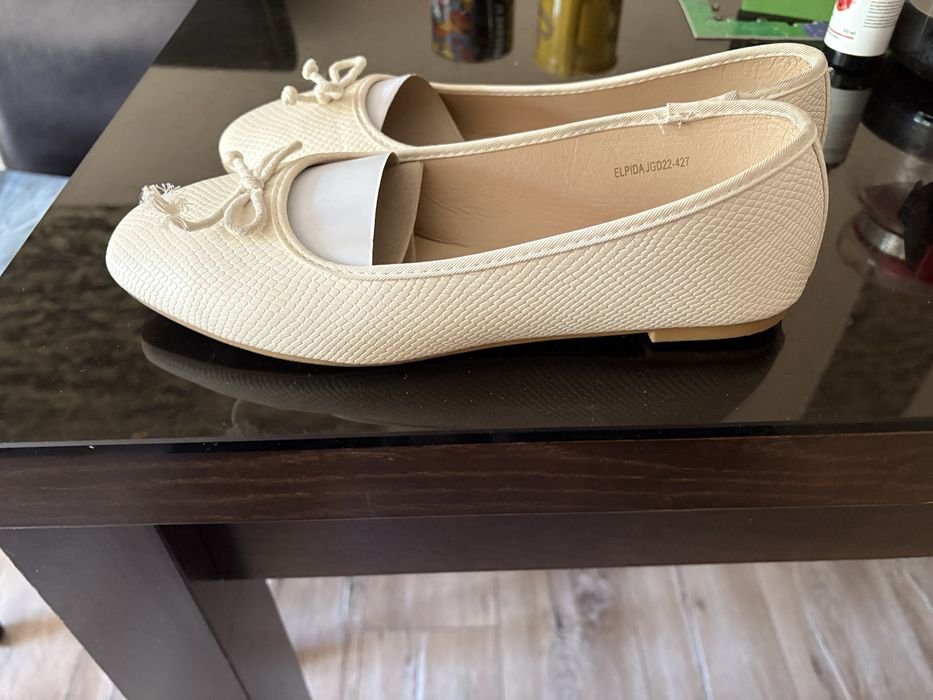 Jasne damskie baletki