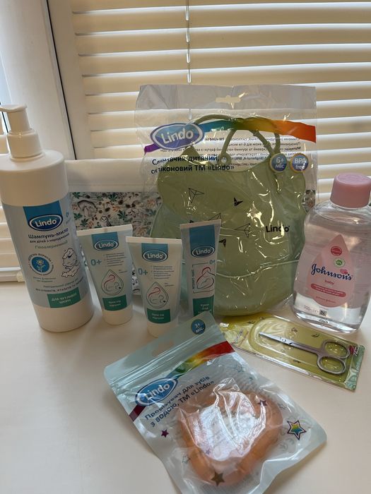 Набір дитячих засобів та соски авент