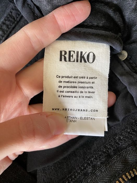 Spodnie, jeansy, dżinsy z ozdobnymi gwiazdkami z cekinów, ćwieków