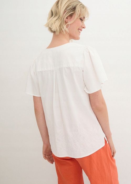 B.P.C biała bluzka koszulowa z haftem 54.