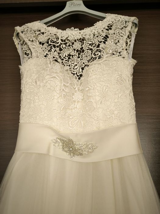 Suknia ślubna z welonem