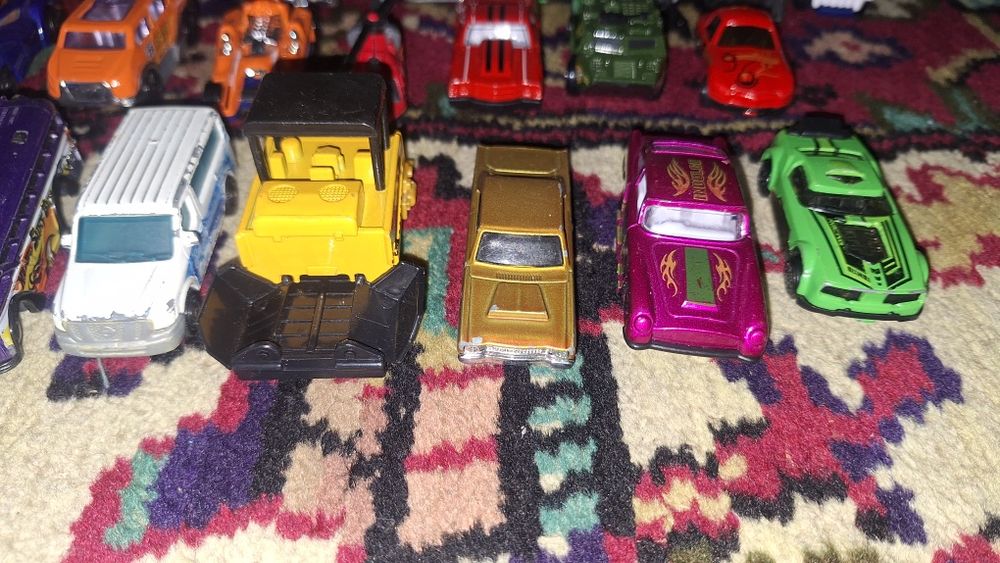 Лот металлических машинок
