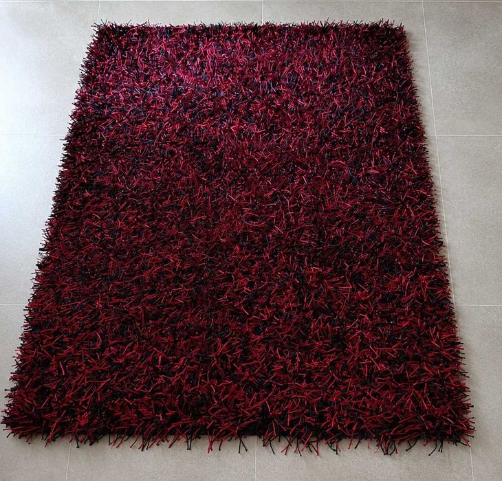 Conjunto de 2 Carpetes Shaggy Vermelha/Preta – Como Novas