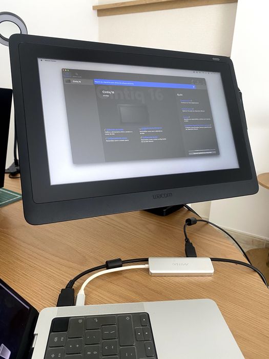 Wacom Cintiq 16 DTK-1660 + Wacom Pro Pen 2 + braço articulado
