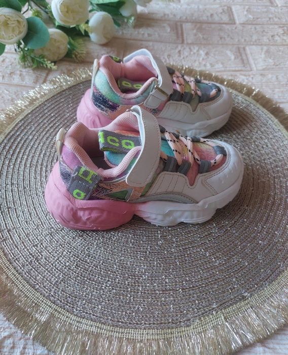 Кроссовки для девочки