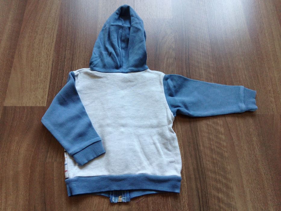 Bluza zapinana, r. 74, z kapturem.