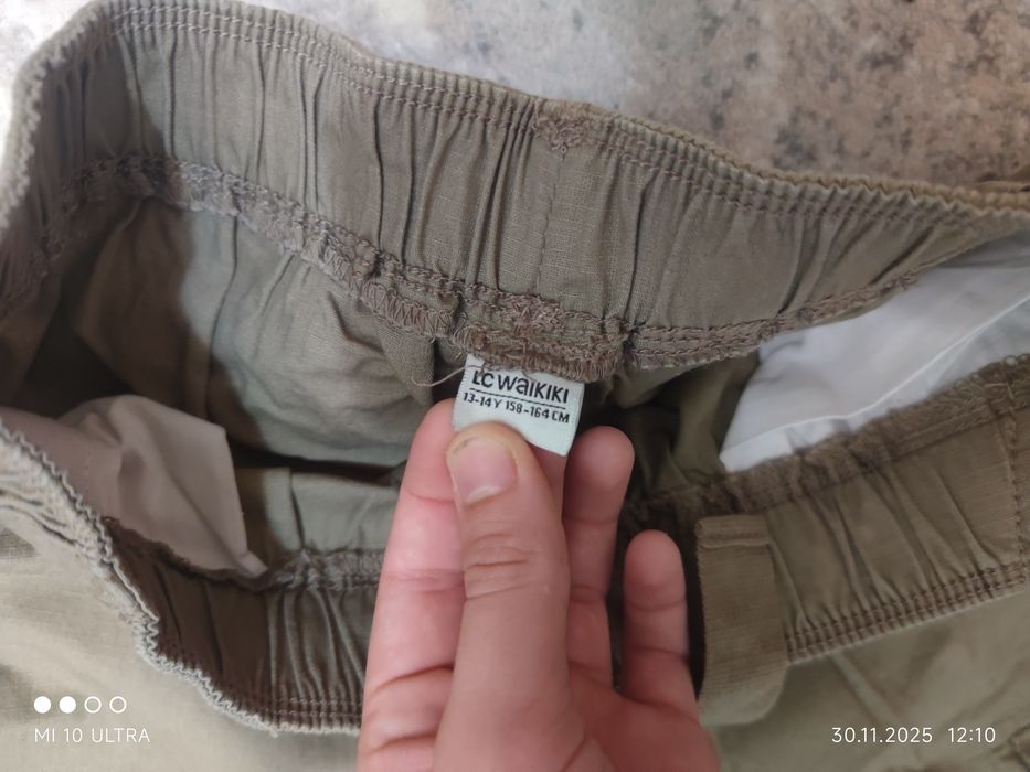 Штаны-джинсы зелёные, широкие,