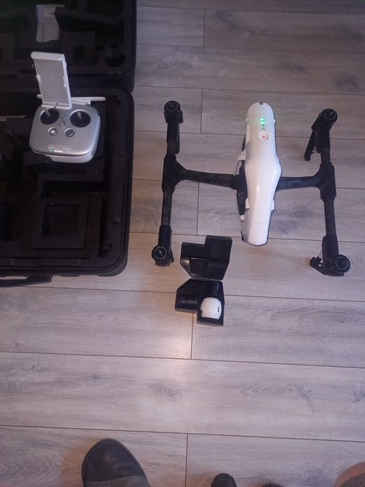 Dron inspajer 1 z waliskom