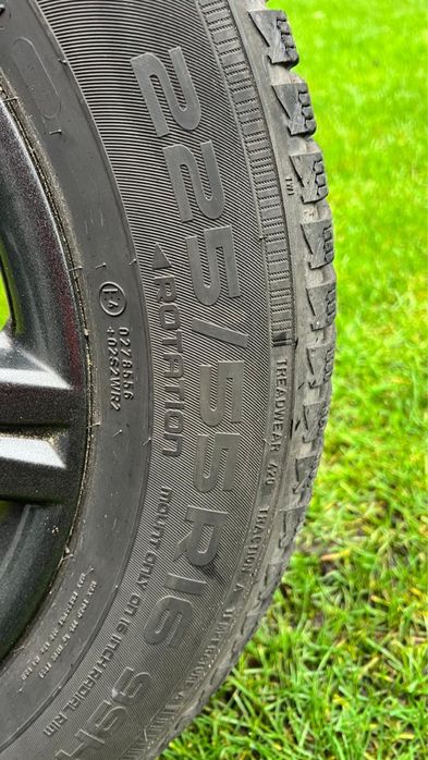 Komplet opon Nokian 225/55 na felgach aluminiowych 16”