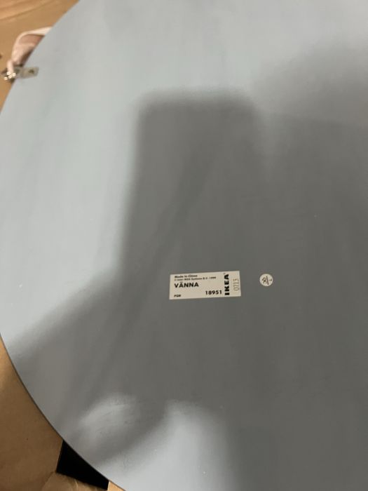 Espelho oval com detalhe