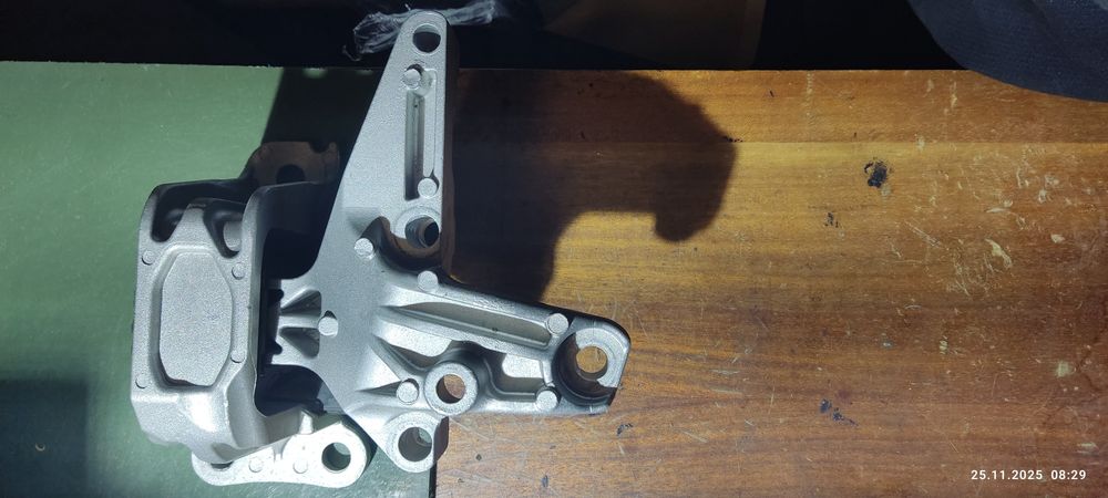 Подушка двигателя К9К Рено меган.