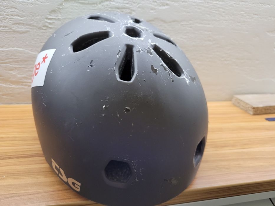 Kask TSG junior na rolki/bmx/hulajnogę + zestaw ochraniaczy Powerslide