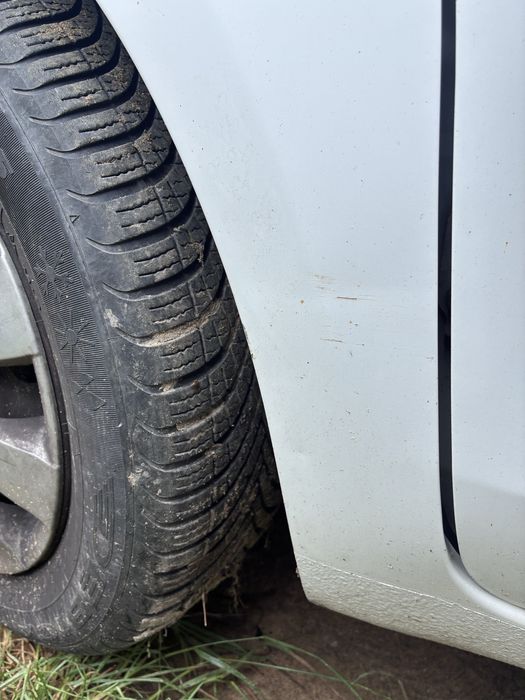 Totota Yaris II 1.4 d4d przod komplet maska zderzak lampy 068/08r
