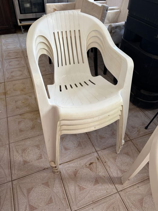 cadeiras e mesa de esplanada