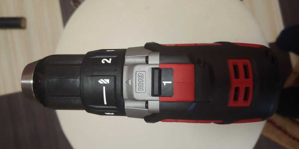 Milwaukee M18 2691-22 набір шуруповертів