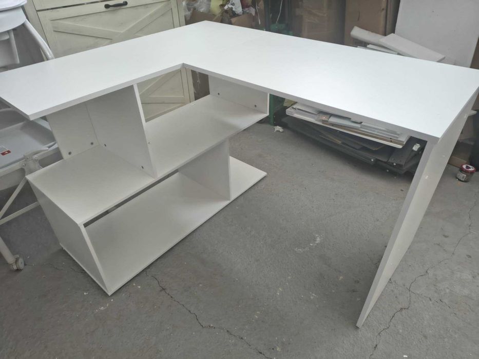 Biurko narożne w kształcie litery L z półkami 120x100 cm