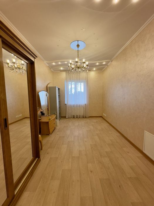 Центр Продаж 3-х поверхового будинку для родини в Кременчуці в Царському се