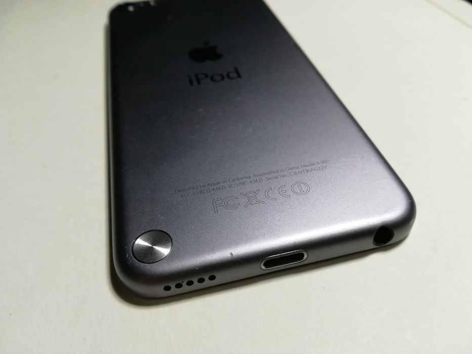 Apple iPod A1421  (64gb)