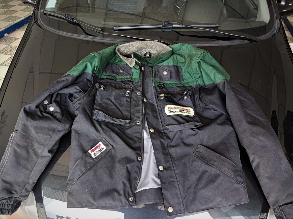 vários casacos motar